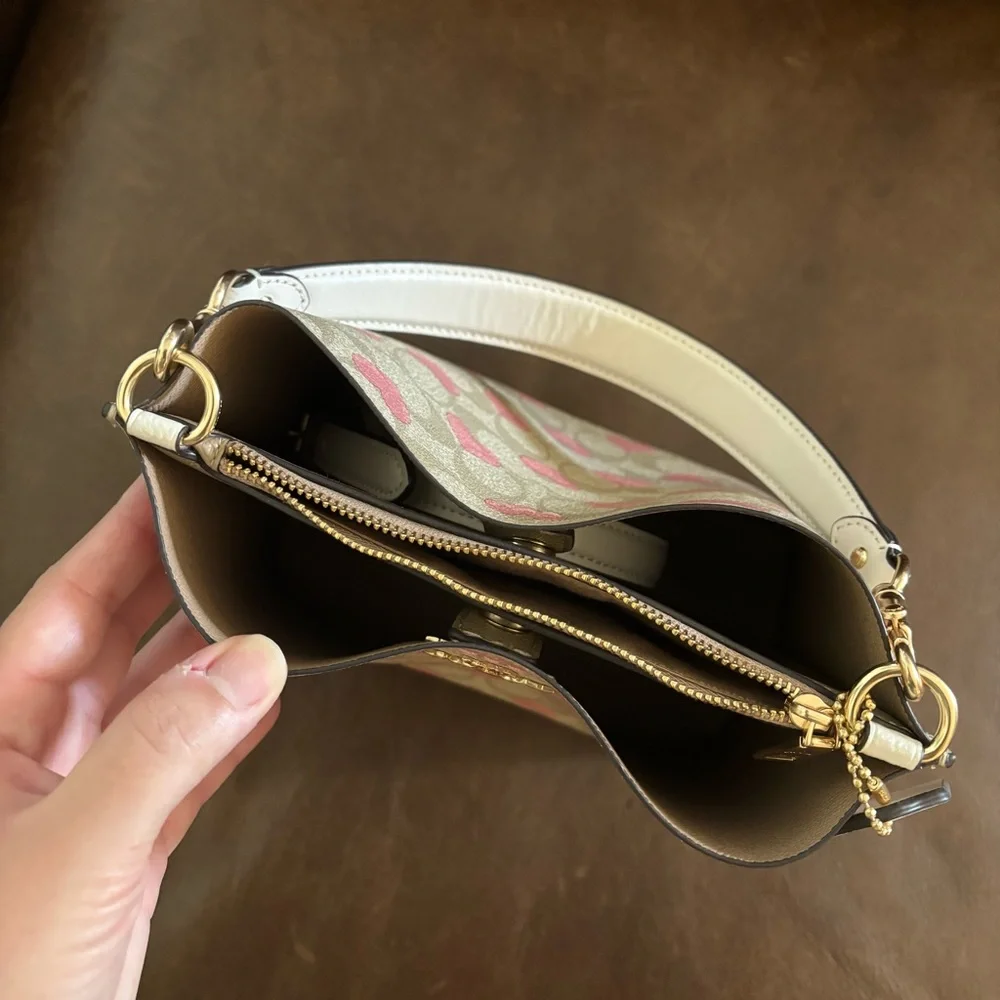 Coach Limited Edition Mollie Bucket 22 Bag Valentines 2024 Collection Pink Heart - Picture 10 of 16